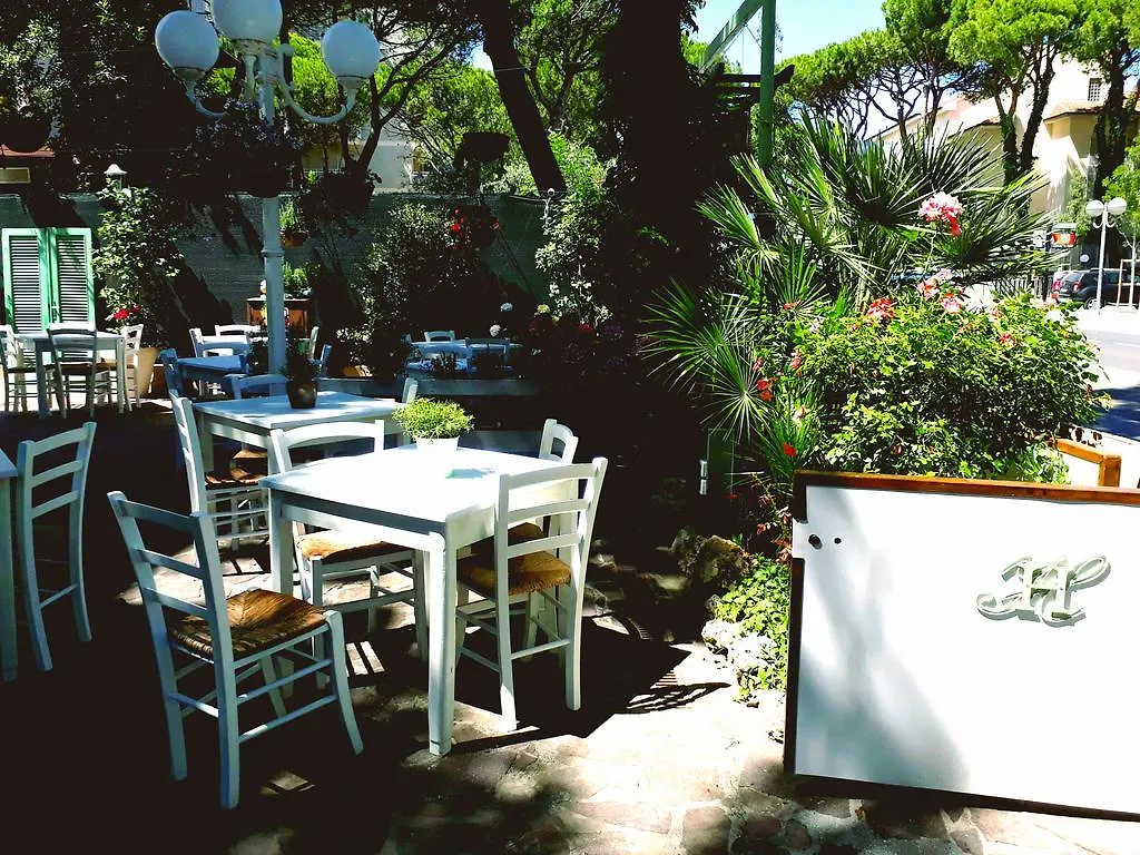 Hotel Helvetia Milano Marittima 3*,